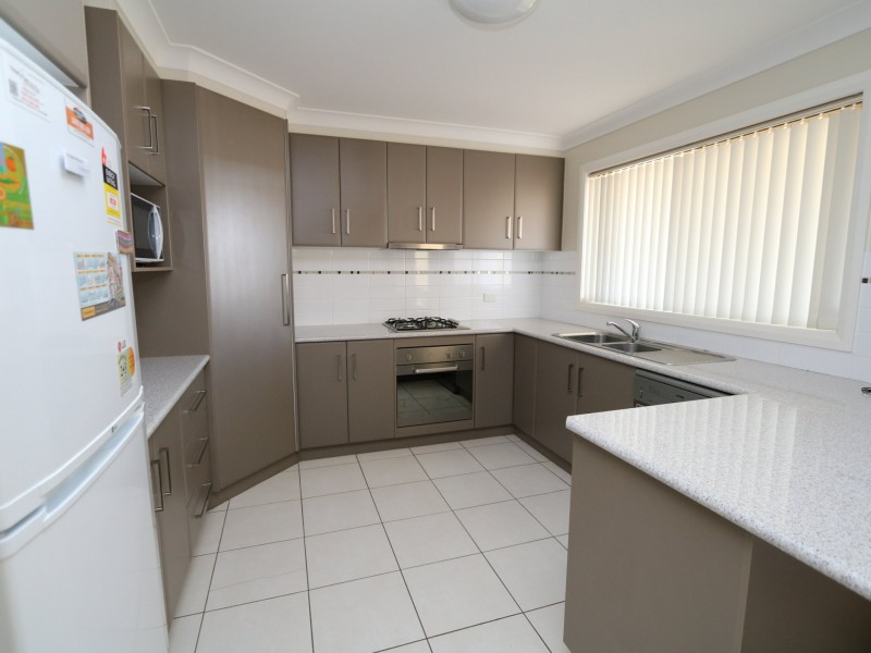 2/3 Carinya Street, Glenfield Park NSW 2650