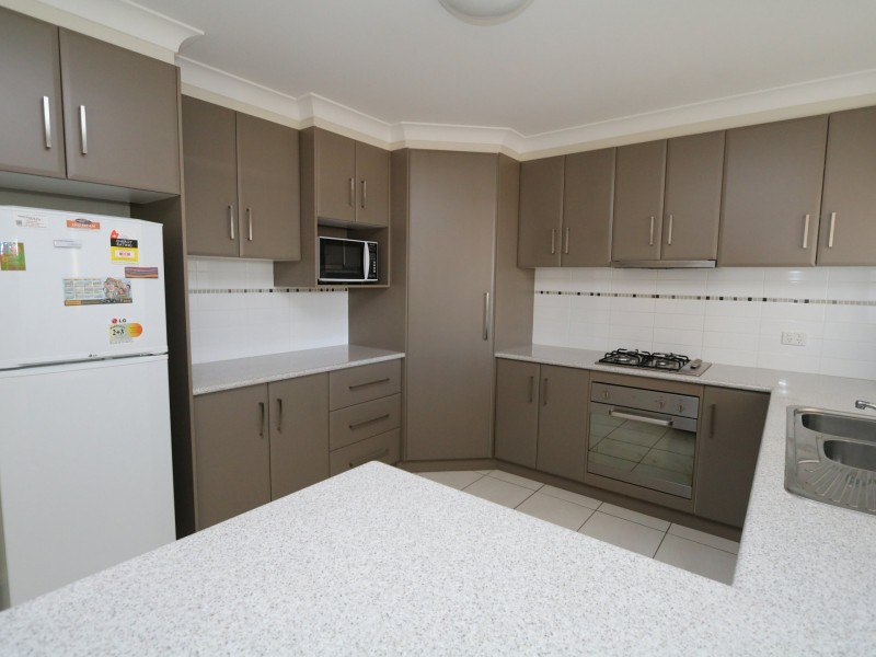 2/3 Carinya Street, Glenfield Park NSW 2650
