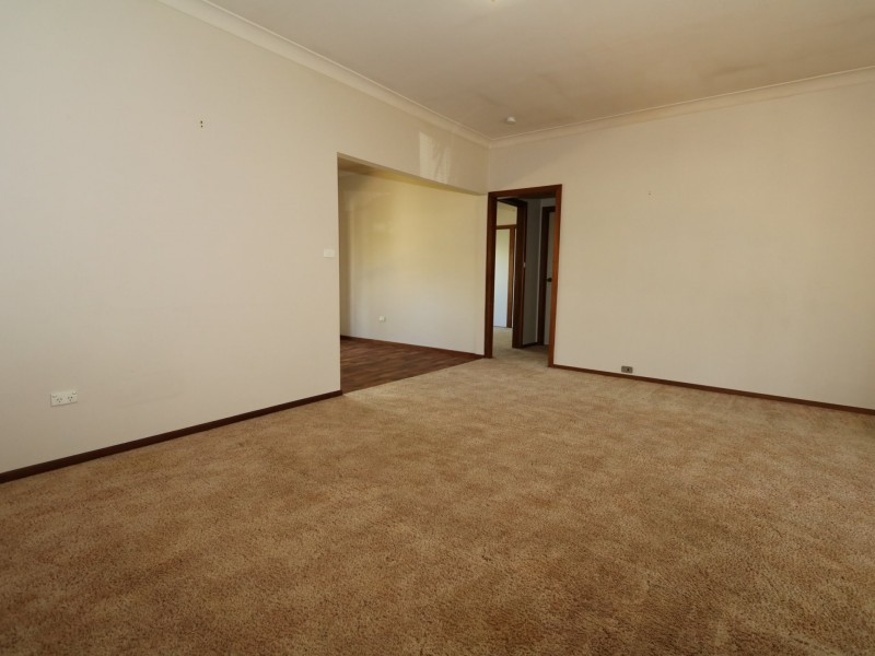 2 Nardoo Street, Glenfield Park NSW 2650