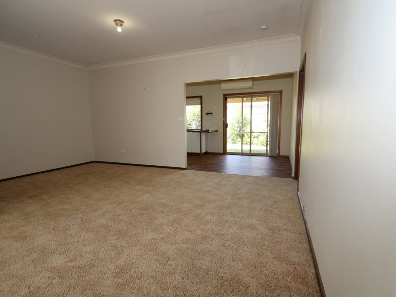 2 Nardoo Street, Glenfield Park NSW 2650