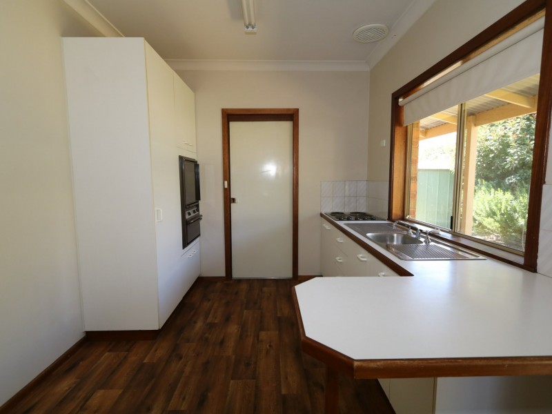 2 Nardoo Street, Glenfield Park NSW 2650