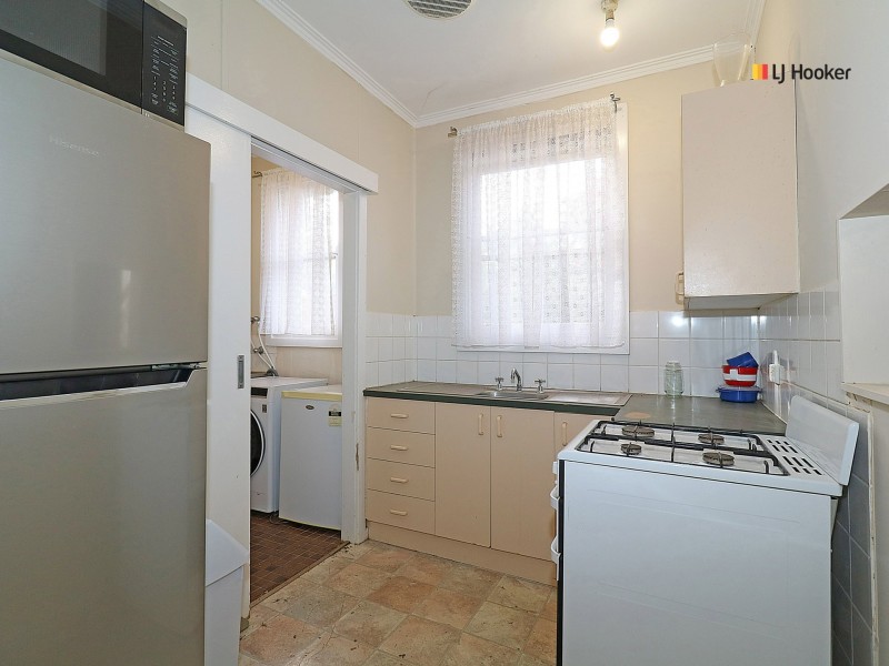 25 Phillip Avenue, Mount Austin NSW 2650
