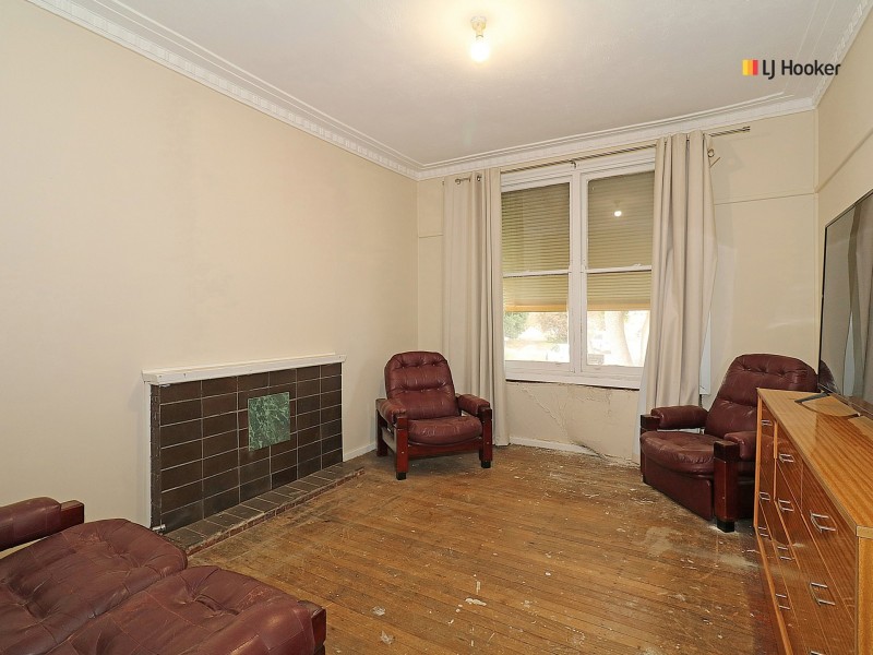 25 Phillip Avenue, Mount Austin NSW 2650