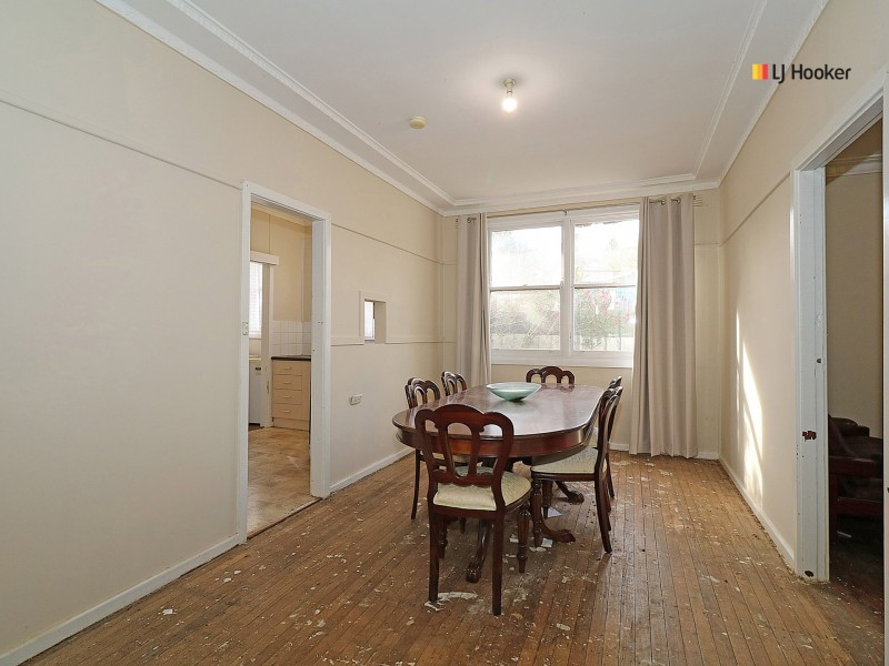 25 Phillip Avenue, Mount Austin NSW 2650
