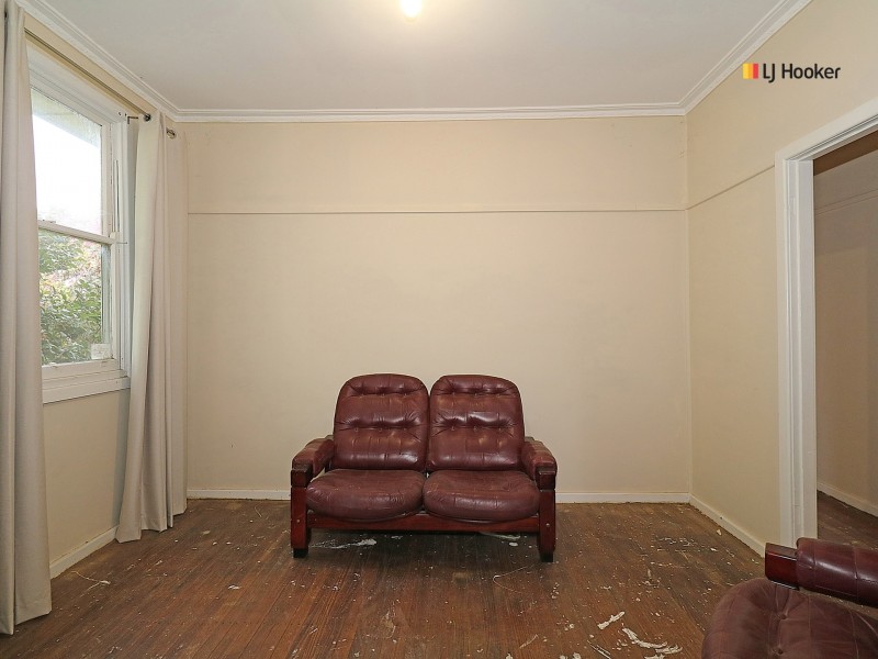 25 Phillip Avenue, Mount Austin NSW 2650