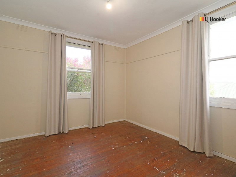 25 Phillip Avenue, Mount Austin NSW 2650