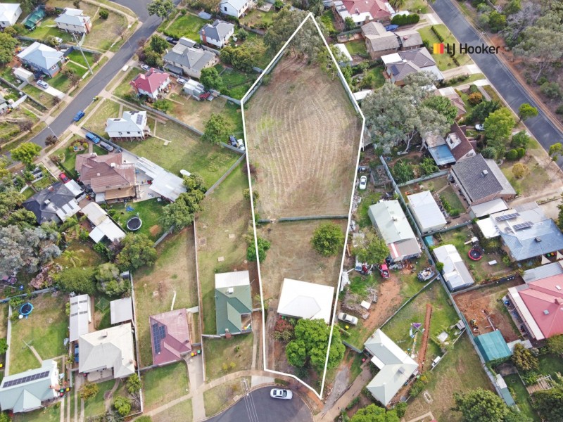25 Phillip Avenue, Mount Austin NSW 2650