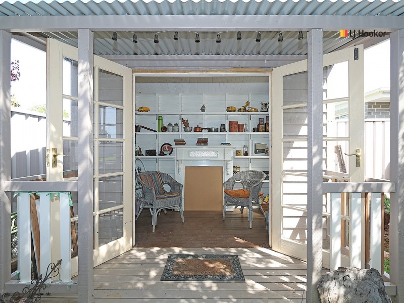 62 Inglis Street, Lake Albert NSW 2650