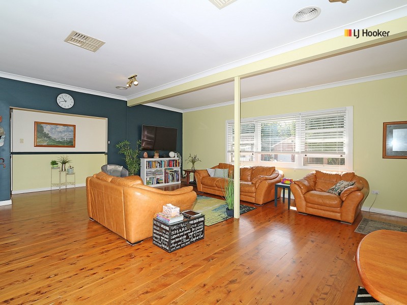 62 Inglis Street, Lake Albert NSW 2650