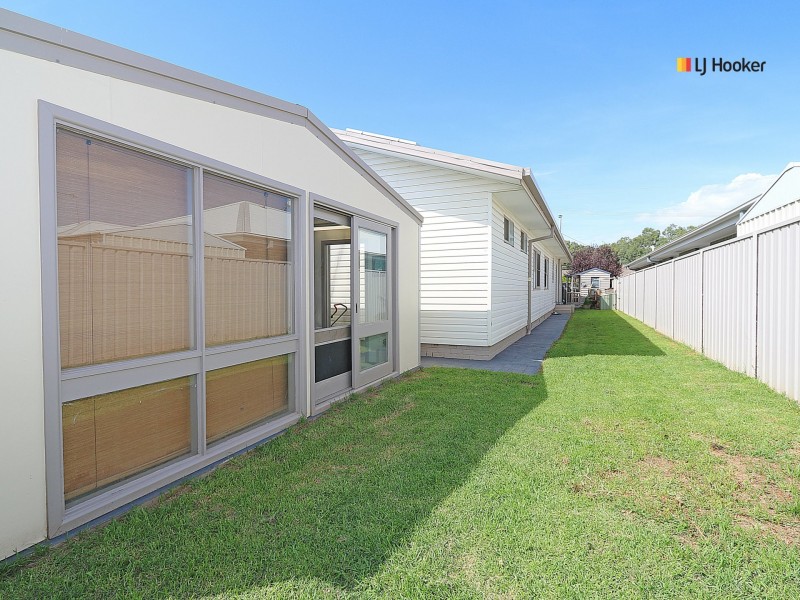 62 Inglis Street, Lake Albert NSW 2650