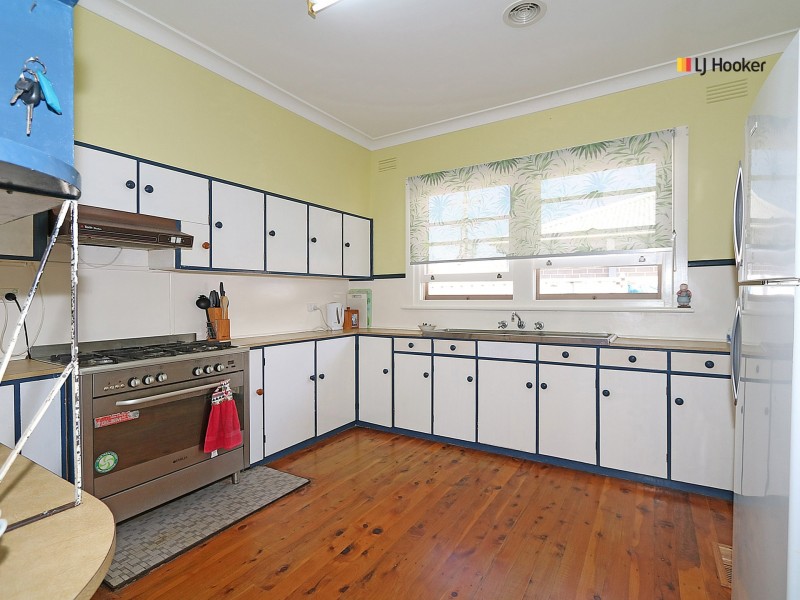 62 Inglis Street, Lake Albert NSW 2650