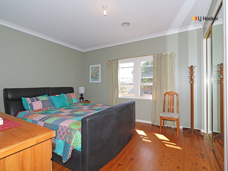 62 Inglis Street, Lake Albert NSW 2650