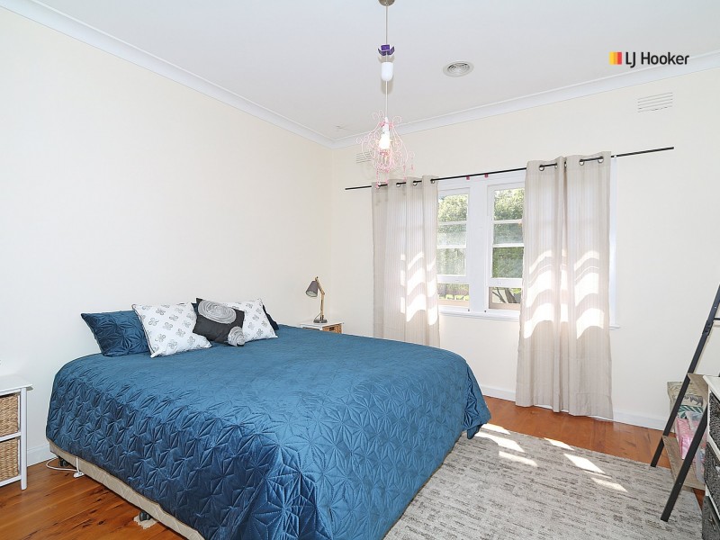 62 Inglis Street, Lake Albert NSW 2650