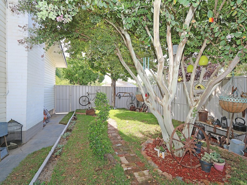 62 Inglis Street, Lake Albert NSW 2650