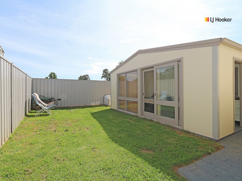 62 Inglis Street, Lake Albert NSW 2650