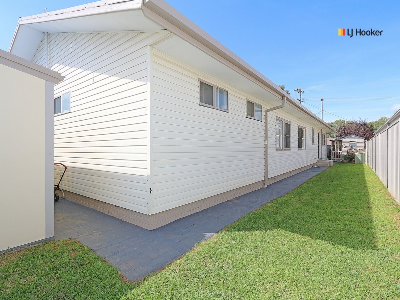 62 Inglis Street, Lake Albert NSW 2650