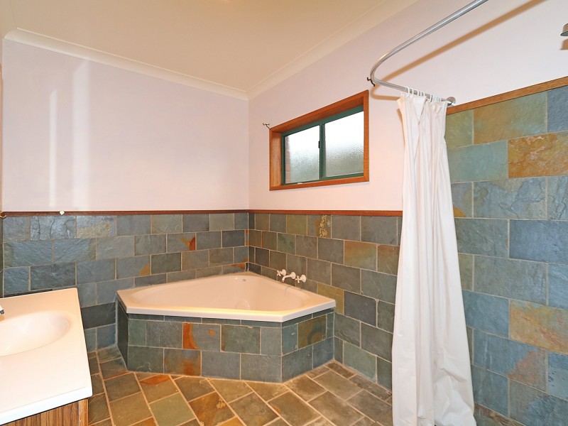 28 Lakehaven Drive, Wagga Wagga NSW 2650