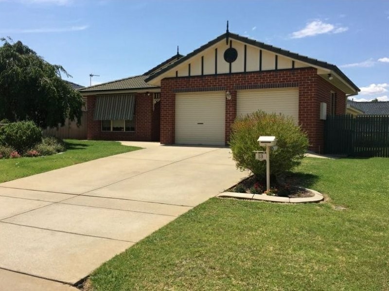 13 Lachlan Place, Tatton NSW 2650