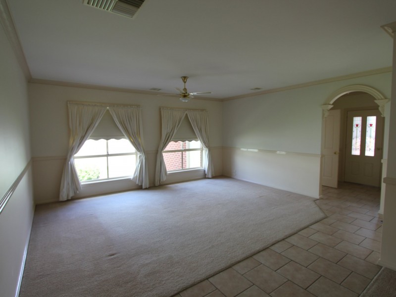 13 Lachlan Place, Tatton NSW 2650