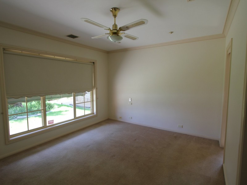 13 Lachlan Place, Tatton NSW 2650