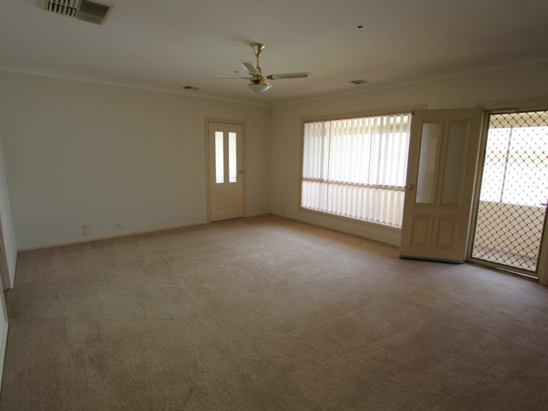 13 Lachlan Place, Tatton NSW 2650