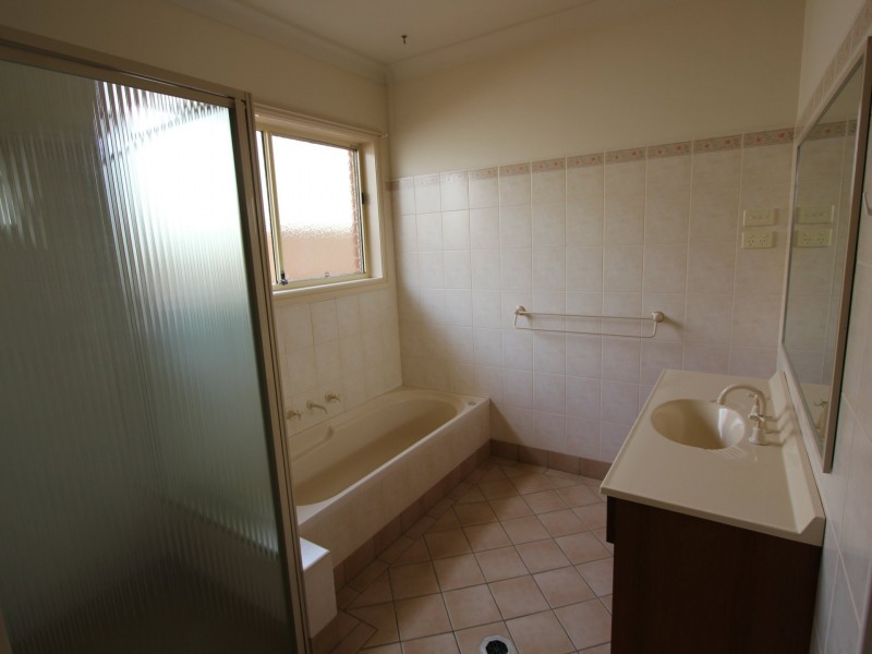 13 Lachlan Place, Tatton NSW 2650