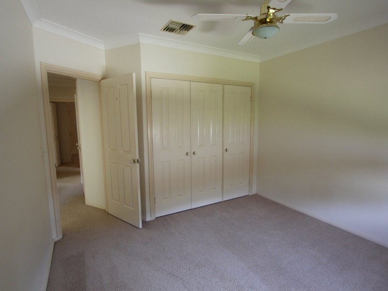13 Lachlan Place, Tatton NSW 2650