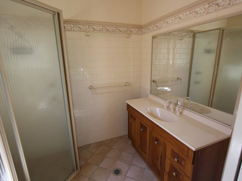 13 Lachlan Place, Tatton NSW 2650