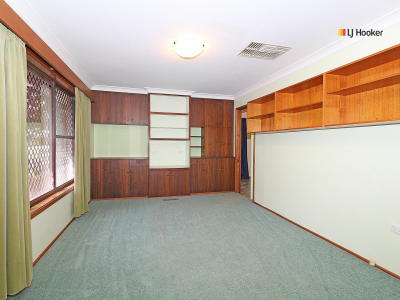 16 Cobb Street, Tolland NSW 2650