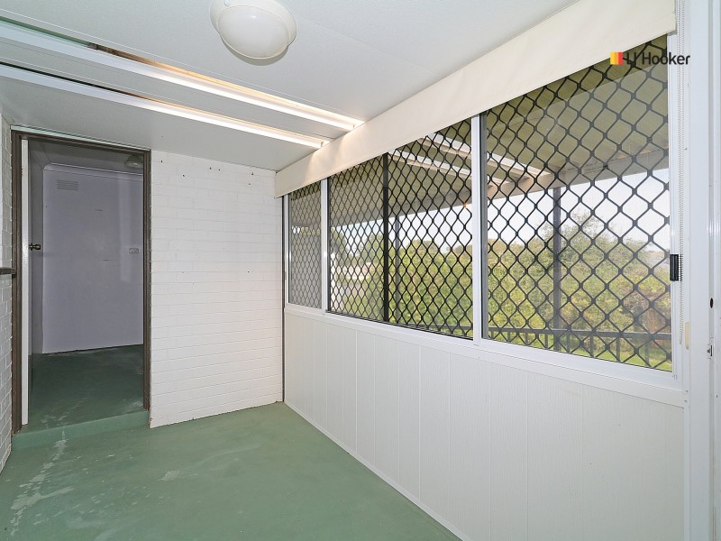 16 Cobb Street, Tolland NSW 2650
