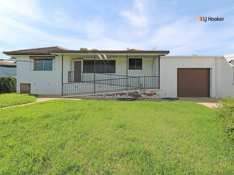 16 Cobb Street, Tolland NSW 2650