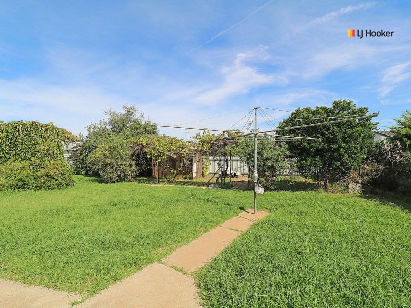 16 Cobb Street, Tolland NSW 2650
