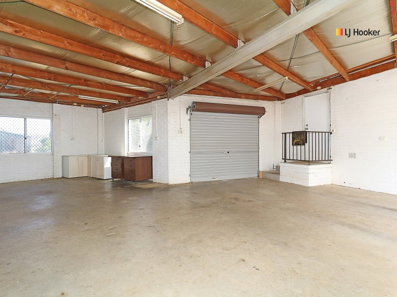 16 Cobb Street, Tolland NSW 2650