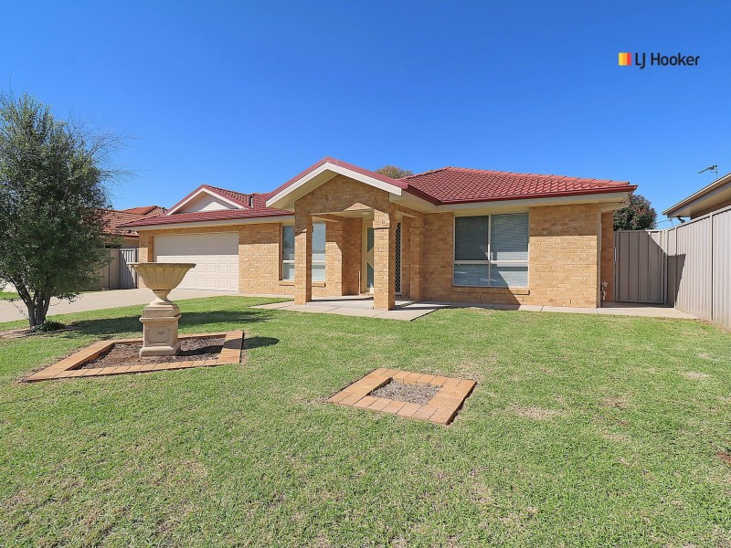 4 Allunga Street, Glenfield Park NSW 2650