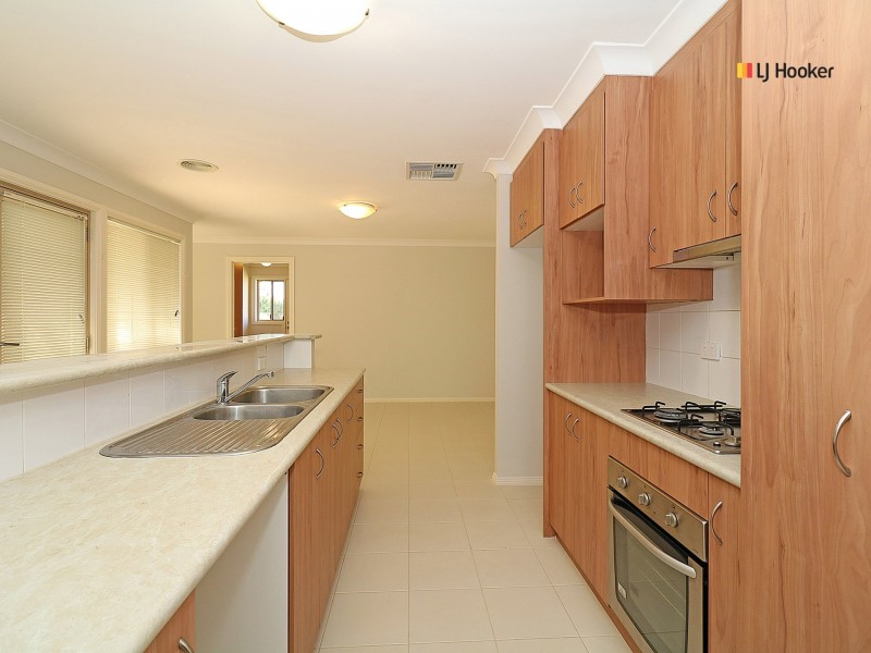 4 Allunga Street, Glenfield Park NSW 2650