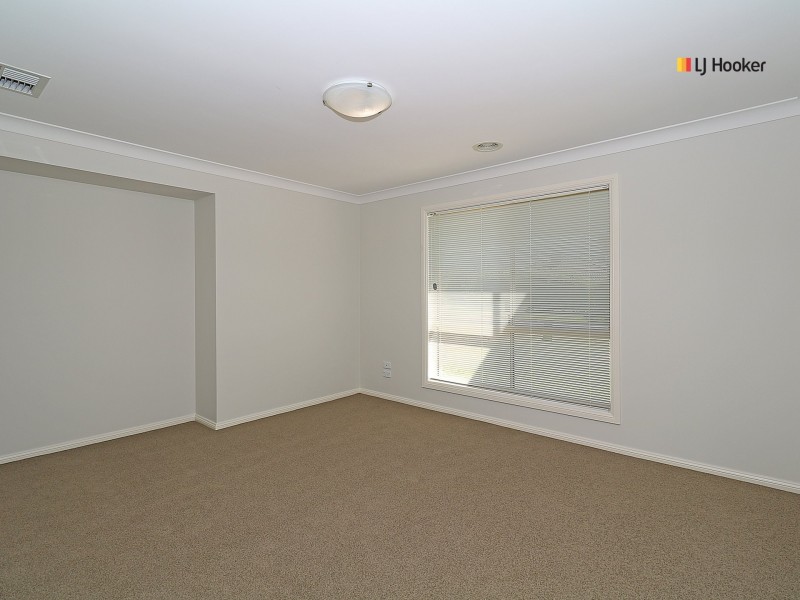 4 Allunga Street, Glenfield Park NSW 2650