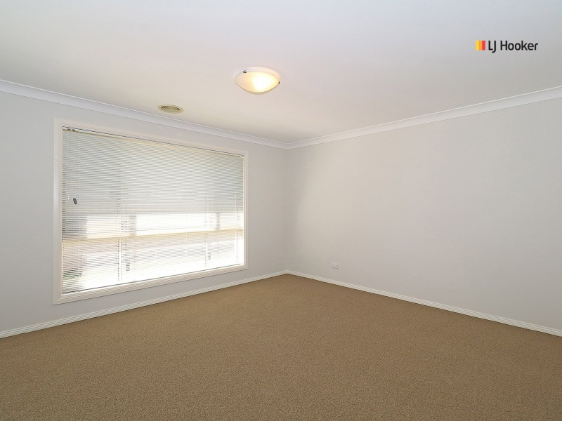 4 Allunga Street, Glenfield Park NSW 2650