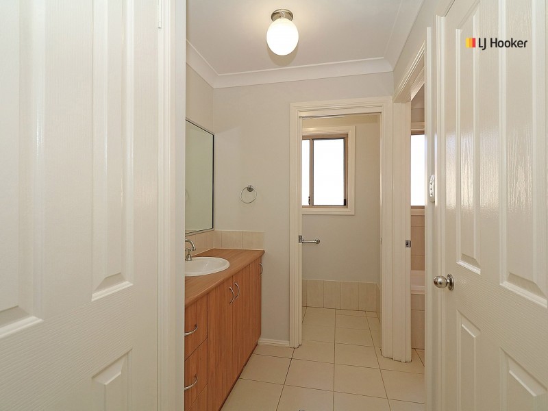 4 Allunga Street, Glenfield Park NSW 2650