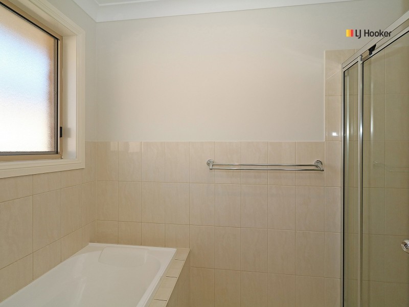 4 Allunga Street, Glenfield Park NSW 2650