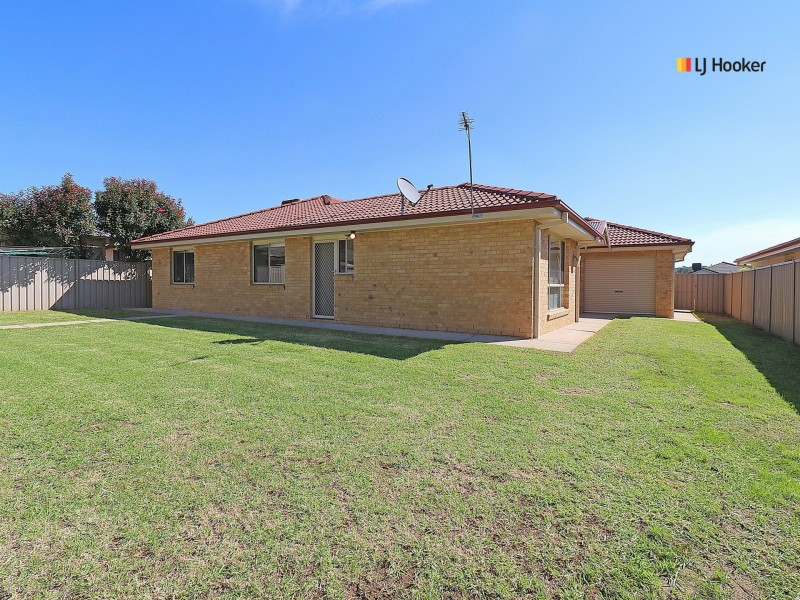 4 Allunga Street, Glenfield Park NSW 2650
