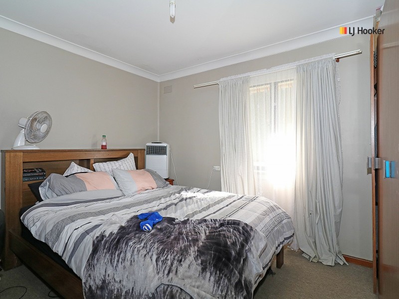 42 McKell Avenue, Mount Austin NSW 2650