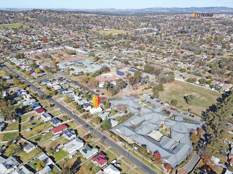 42 McKell Avenue, Mount Austin NSW 2650