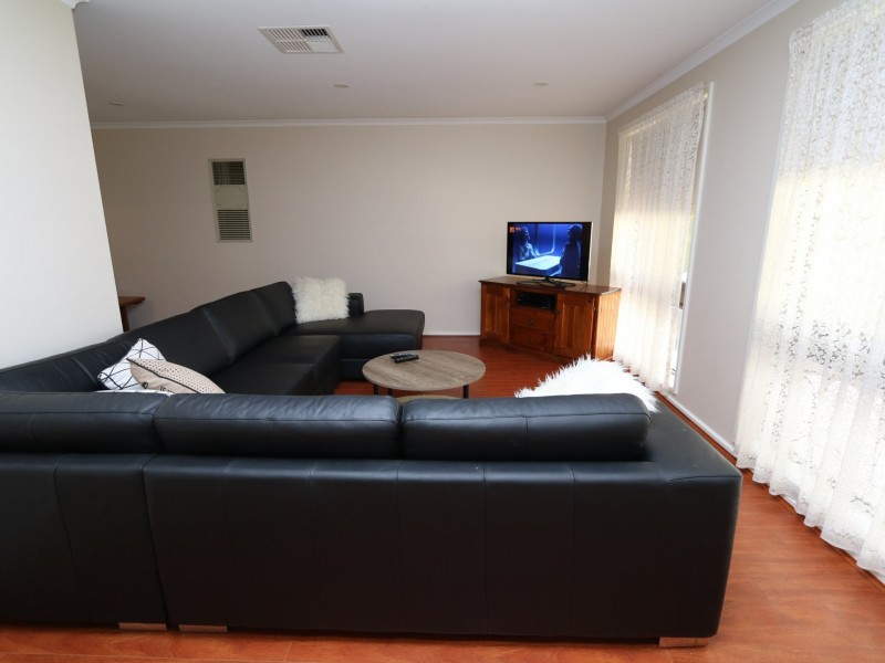 8 Horsley Street, Kooringal NSW 2650