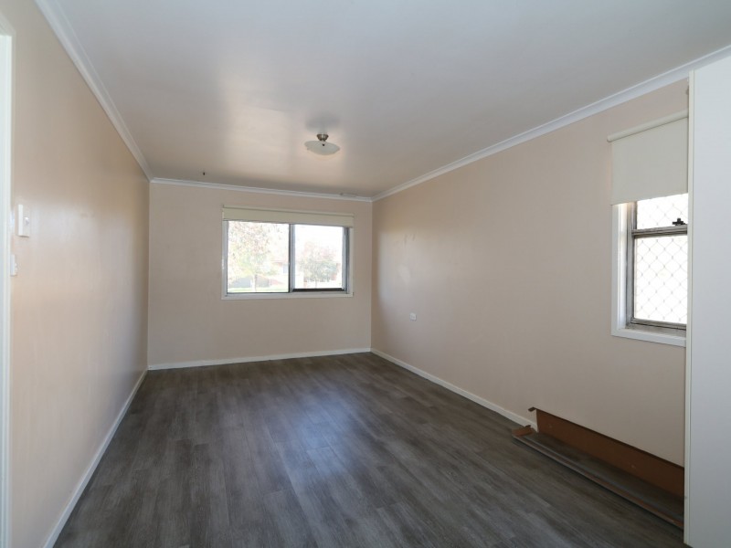 137 Raye Street, Tolland NSW 2650