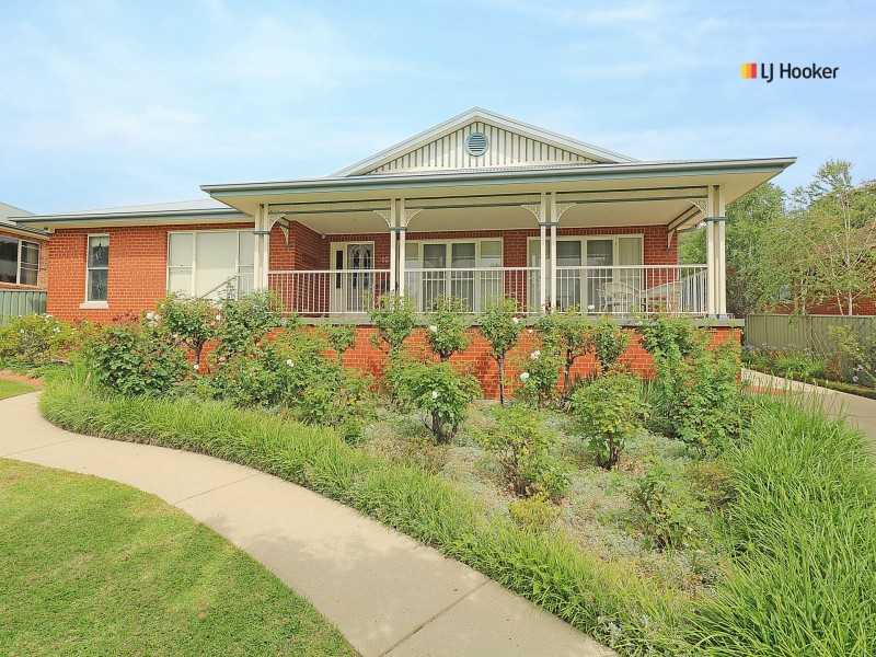 12 Patamba Street, Kooringal NSW 2650