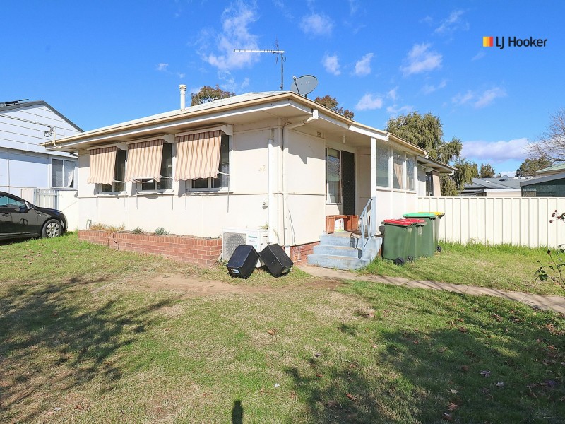 42 Mckell Avenue, Mount Austin NSW 2650