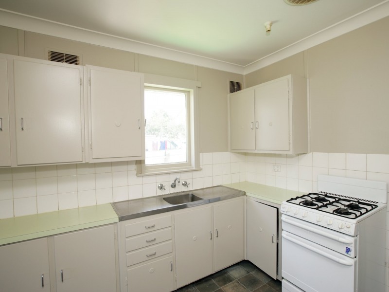 42 Mckell Avenue, Mount Austin NSW 2650