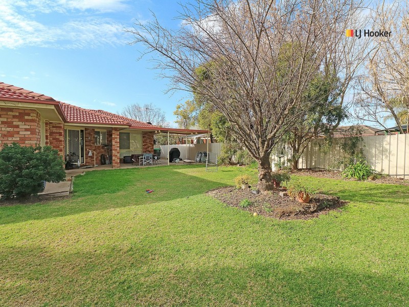 27 Nunkeri Street, Glenfield Park NSW 2650