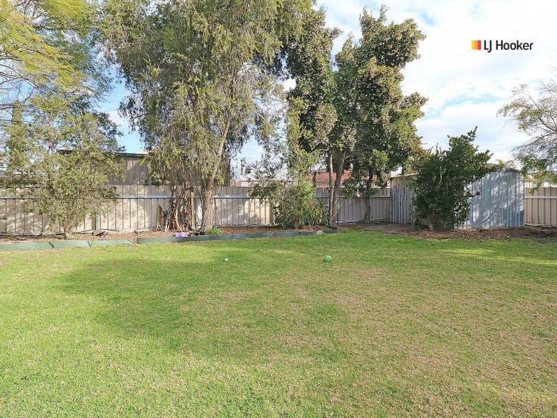 27 Nunkeri Street, Glenfield Park NSW 2650