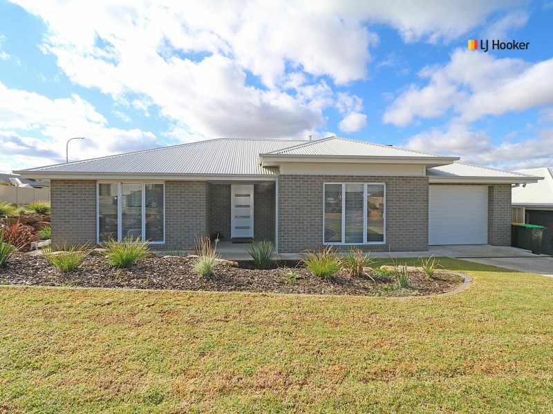 14 Mugga Street, Gobbagombalin NSW 2650